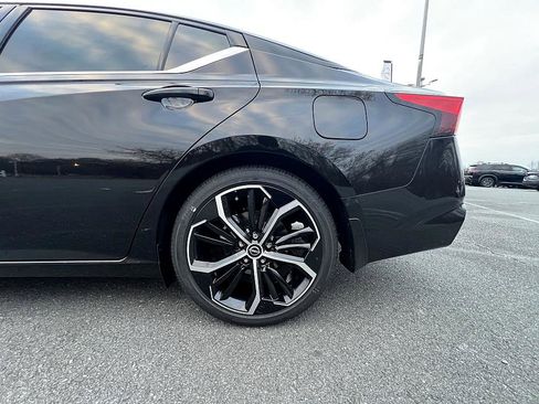 New 2025 Nissan Altima 2.5 SR image 11