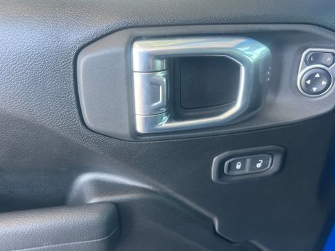 Used 2024 Jeep Gladiator Sport image 8