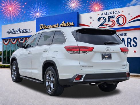 Used 2019 Toyota Highlander Limited Platinum FWD image 4