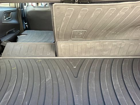 Used 2025 Toyota Prius Plug-In Hybrid image 33