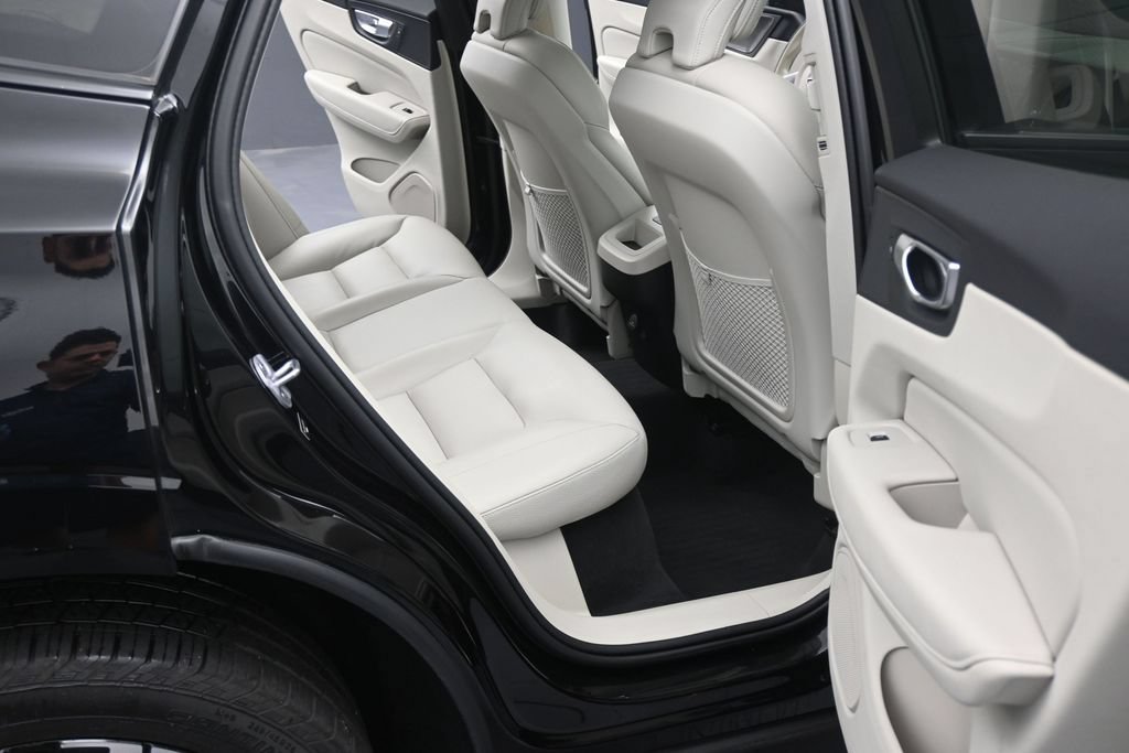 Certified 2024 Volvo XC60 B5 Plus w/ Protection Package Premier AWD/4WD image 14