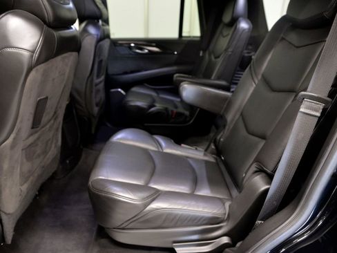 Used 2018 Cadillac Escalade Platinum image 28