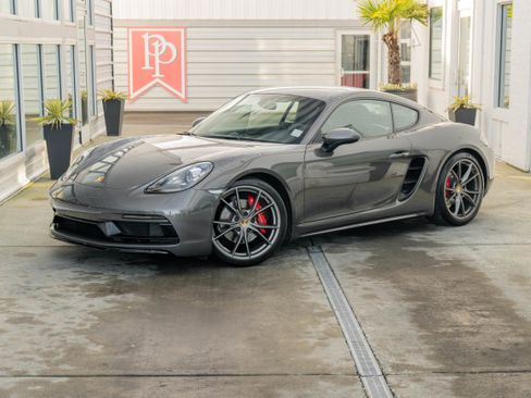 Used 2018 Porsche 718 Cayman GTS image 2