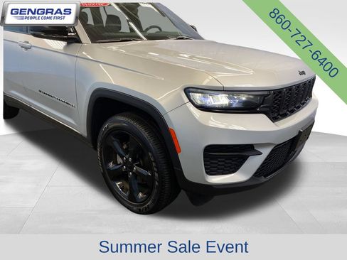 Used 2024 Jeep Grand Cherokee Altitude AWD/4WD image 46