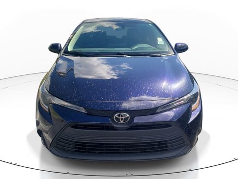 Used 2025 Toyota Corolla LE FWD image 2