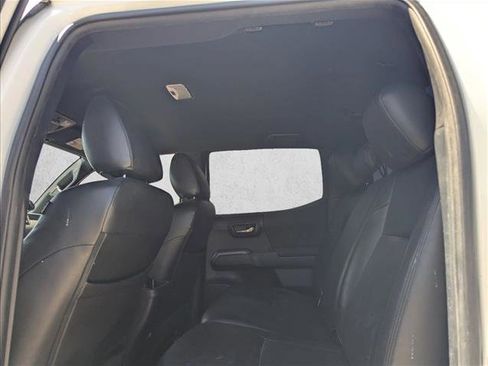 Used 2018 Toyota Tacoma TRD Sport w/ Technology Package image 13