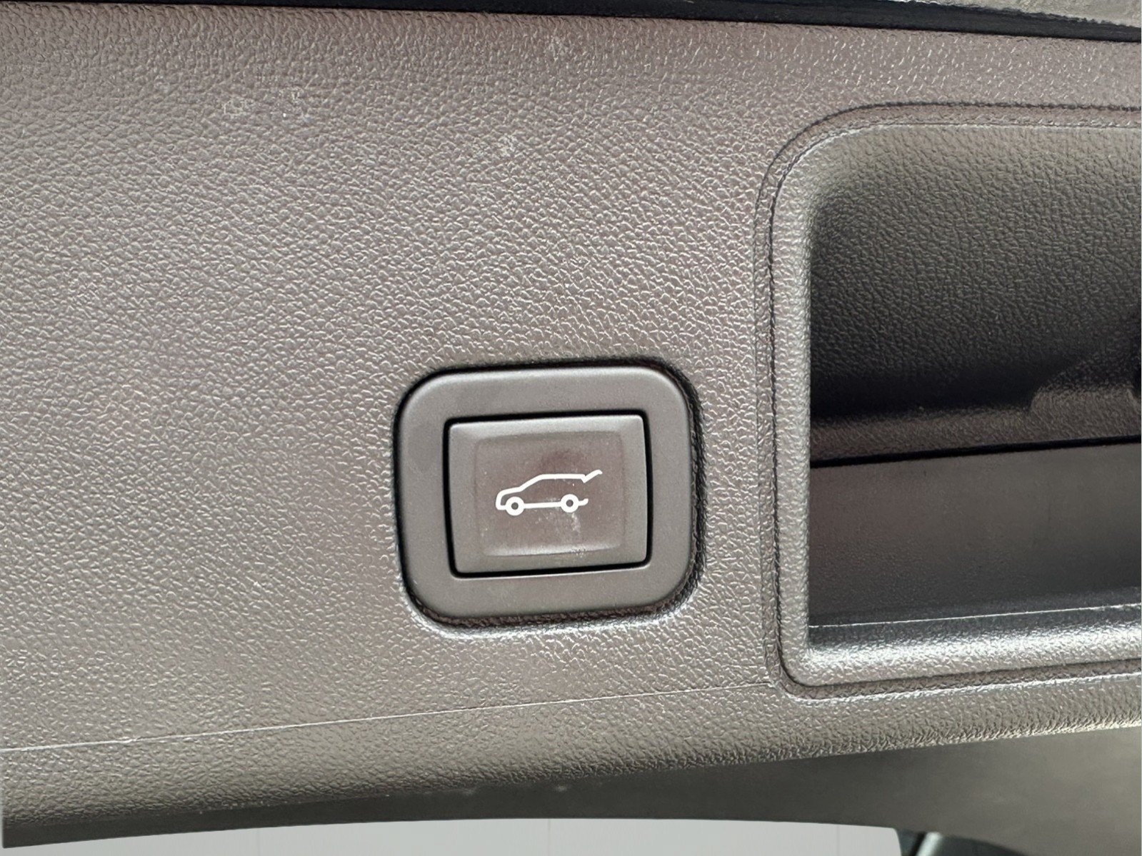 Used 2023 GMC Terrain SLT AWD/4WD image 12