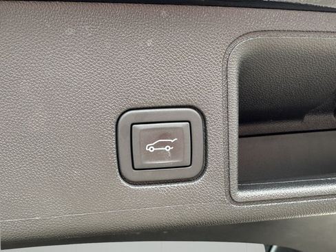 Used 2023 GMC Terrain SLT AWD/4WD image 12