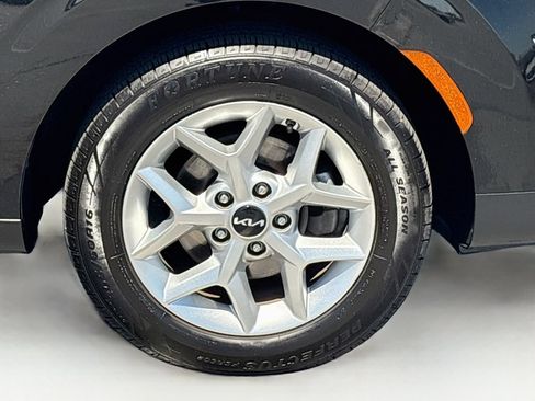 Used 2023 Kia Soul LX w/ Option Group 015 FWD image 31