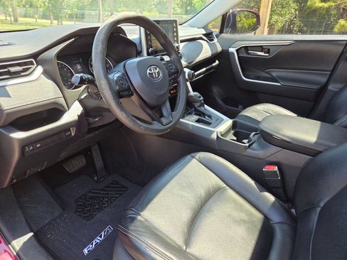 Used 2019 Toyota RAV4 XLE w/ Convenience Package FWD image 26