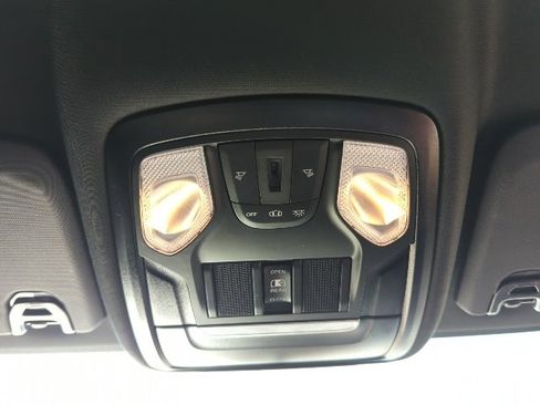 Used 2024 RAM 2500 Tradesman w/ Chrome Appearance Group image 19