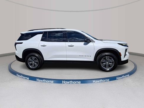 Used 2025 Chevrolet Traverse LT w/ Driver Confidence Package AWD/4WD image 7