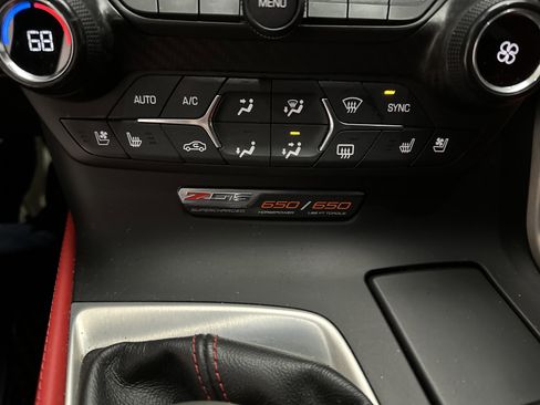 Used 2015 Chevrolet Corvette Z06 w/ 2LZ Preferred Equipment Group image 31