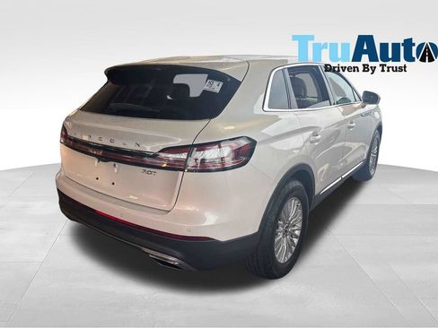 Used 2019 Lincoln Nautilus FWD image 2