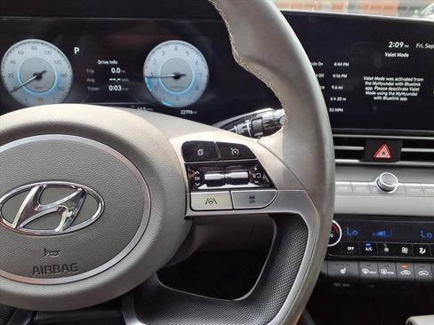 Used 2023 Hyundai Elantra SEL w/ Convenience Package image 13