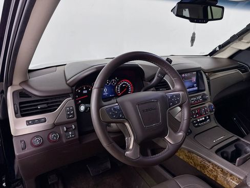 Used 2015 GMC Yukon Denali w/ Premium Package image 9