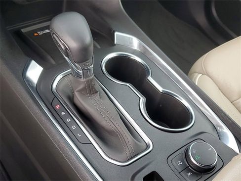 Used 2023 Chevrolet Traverse Premier image 30