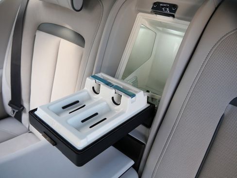 Certified 2022 Rolls-Royce Cullinan w/ Cullinan Package image 30