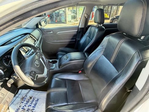 Used 2017 Toyota Highlander SE w/ Carpet Mat Package AWD/4WD image 26