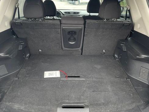 Used 2018 Nissan Rogue SV w/ Sun & Sound Touring Package AWD/4WD image 29