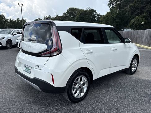 Used 2023 Kia Soul LX w/ LX Technology Package FWD image 5