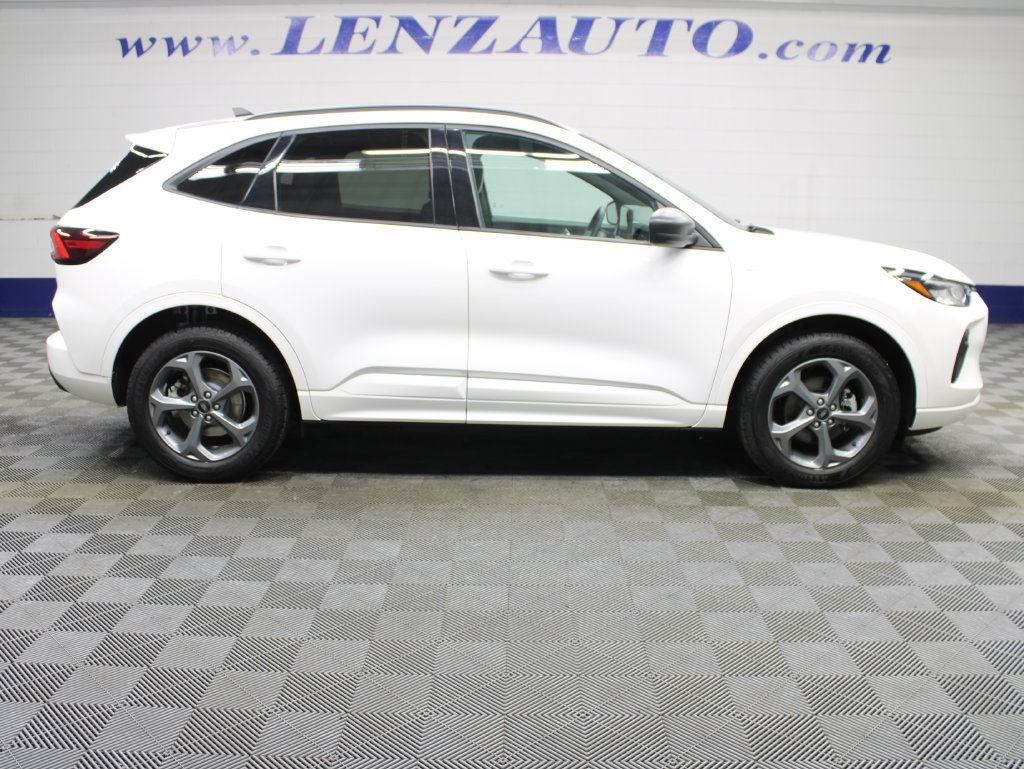 Used 2024 Ford Escape ST-Line w/ Tech Pack #1 AWD/4WD image 2