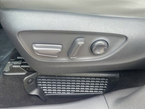 Used 2021 Toyota Sienna Limited image 20