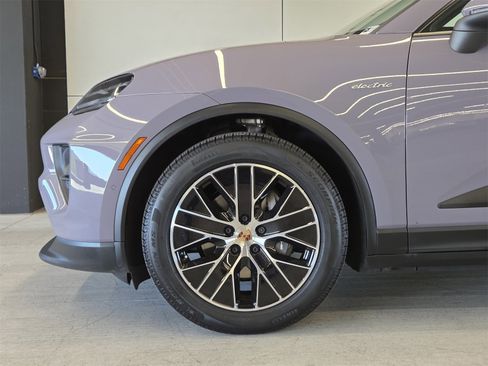 Used 2025 Porsche Macan Electric image 9