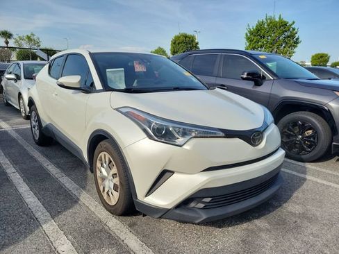 Used 2019 Toyota C-HR LE FWD image 3