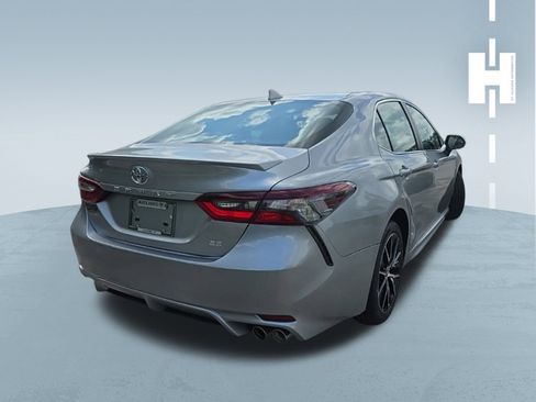 Used 2024 Toyota Camry SE image 3