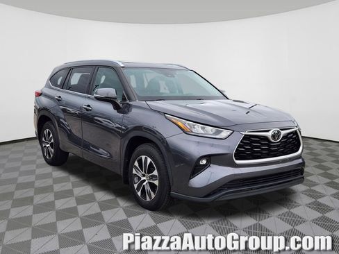 Used 2020 Toyota Highlander XLE AWD/4WD image 1