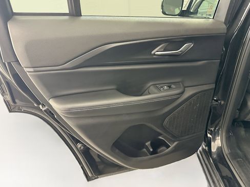 Used 2025 Jeep Grand Cherokee Altitude image 26