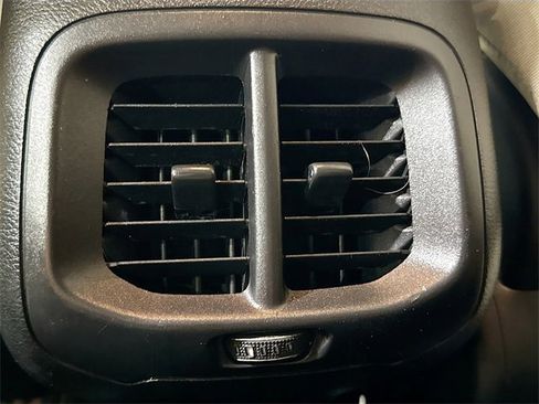 Used 2017 Jeep Cherokee Latitude image 25