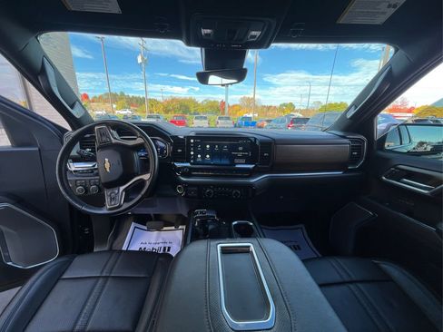 Used 2022 Chevrolet Silverado 1500 High Country w/ Technology Package image 24
