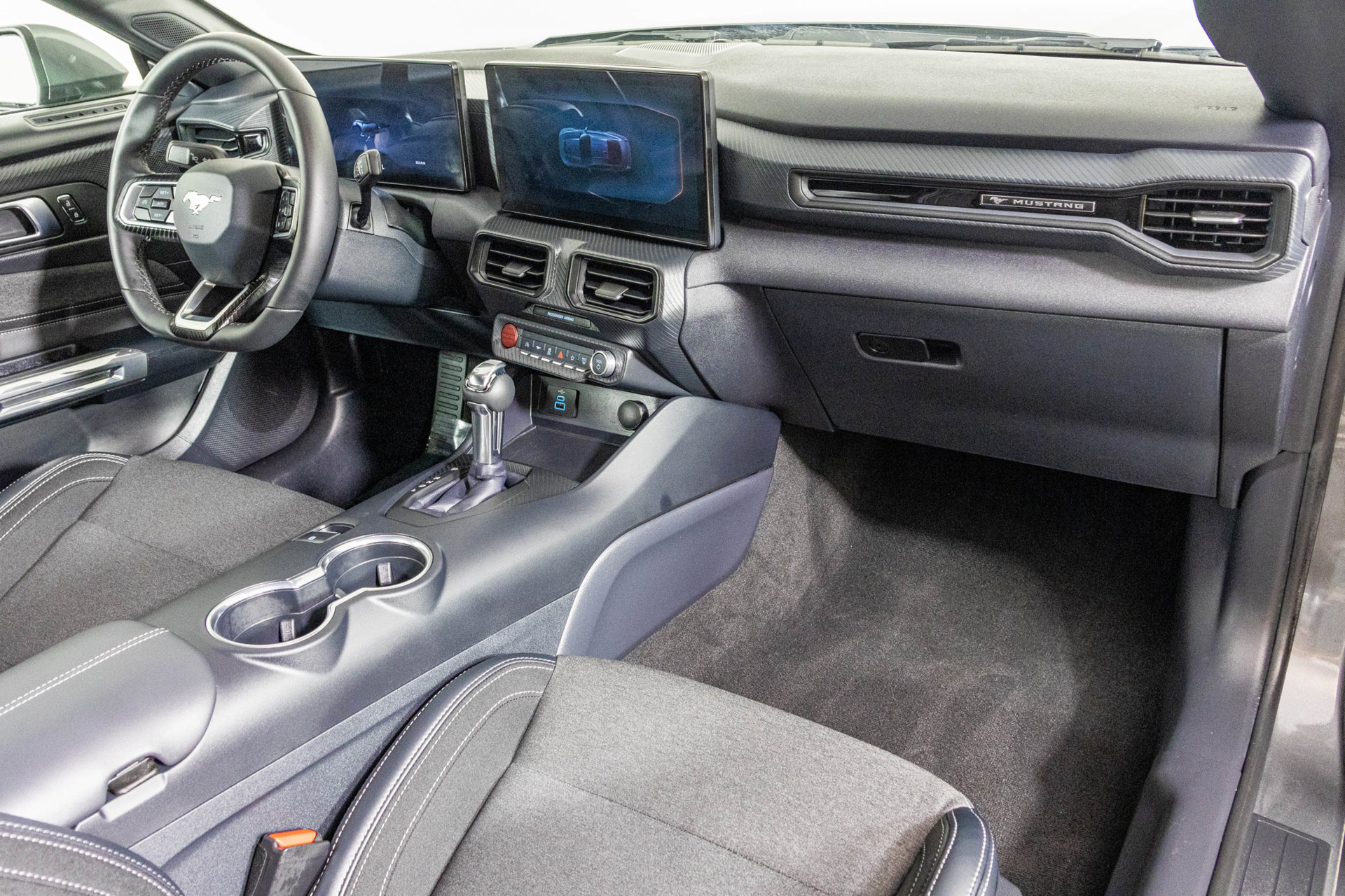 Used 2025 Ford Mustang Coupe RWD image 39