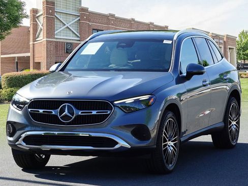 Used 2023 Mercedes-Benz GLC 300 image 4