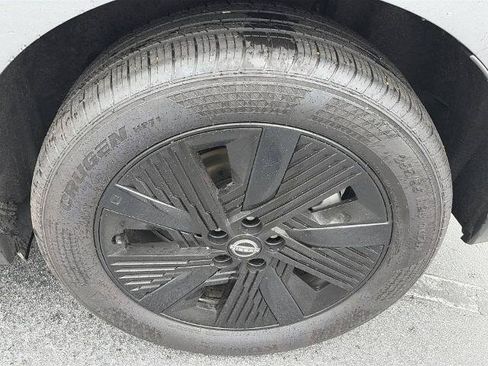 Certified 2025 Nissan Murano SV FWD image 9