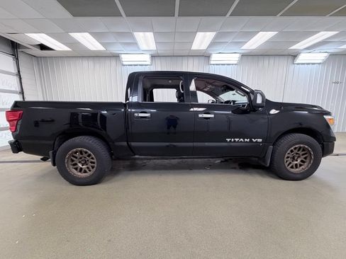 Used 2020 Nissan Titan SV w/ SV Convenience Package AWD/4WD image 5