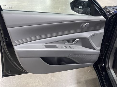 Used 2025 Hyundai Elantra SEL FWD image 17