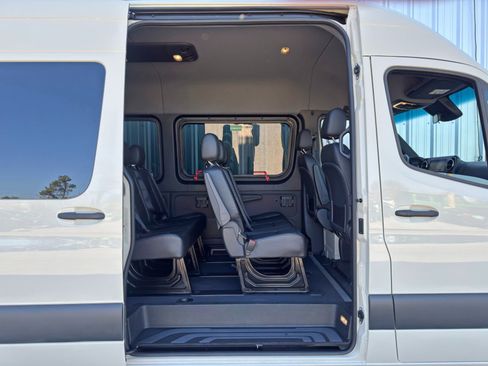 Used 2023 Mercedes-Benz Sprinter 2500 image 38