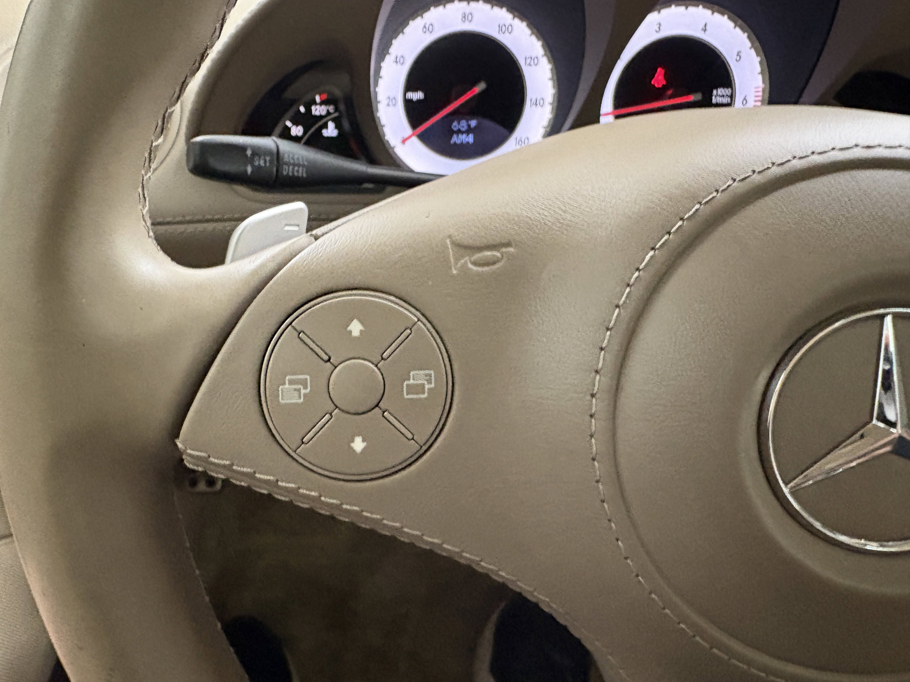Used 2011 Mercedes-Benz SL 550 image 41
