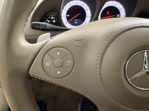 Used 2011 Mercedes-Benz SL 550 image 41
