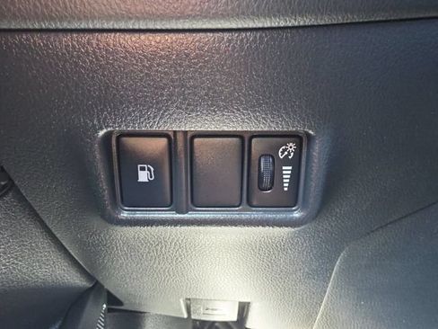 Used 2021 Toyota C-HR XLE FWD image 30