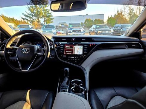 Used 2020 Toyota Camry XLE w/ Navigation Package image 10