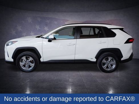 Used 2022 Toyota RAV4 LE AWD/4WD image 2