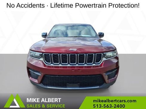 Used 2023 Jeep Grand Cherokee Laredo AWD/4WD image 2