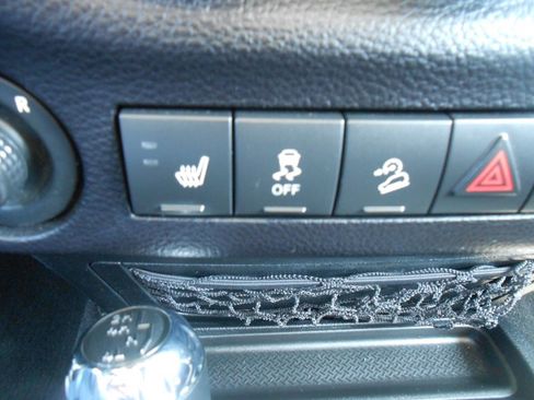 Used 2016 Jeep Wrangler Unlimited Sahara w/ Connectivity Group image 12