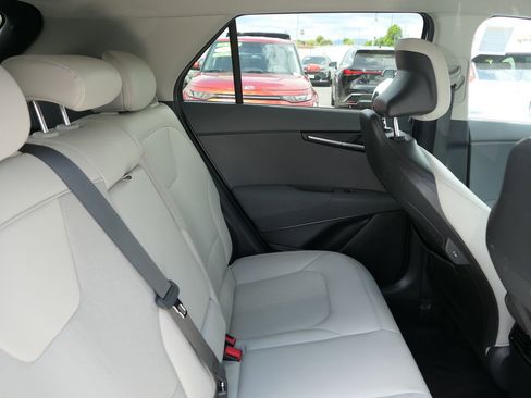 Used 2024 Kia Niro EX FWD image 21