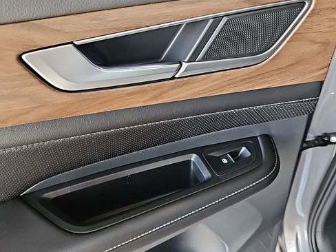 New 2026 Volkswagen Atlas SE FWD image 24