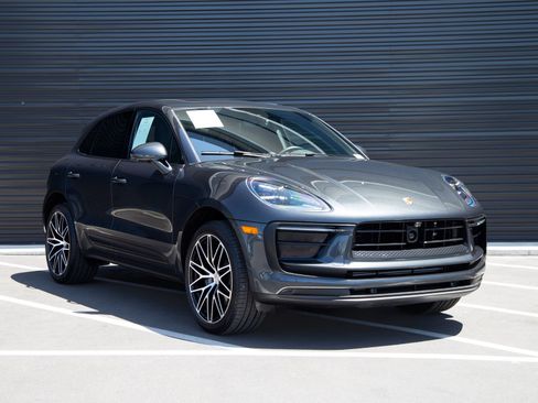 Certified 2024 Porsche Macan AWD/4WD image 9